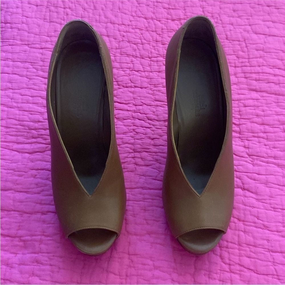 Hermes Elegant Brown Peep-Toe Heels, US8 - Picture 2 of 13